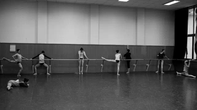 客戶面前無(wú)小事不推事，舞蹈地膠品牌才能立的住