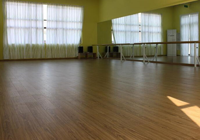 實(shí)現(xiàn)舞臺(tái)木地板的價(jià)值