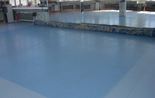 消費(fèi)者應(yīng)從不同角度分析舞蹈室地膠