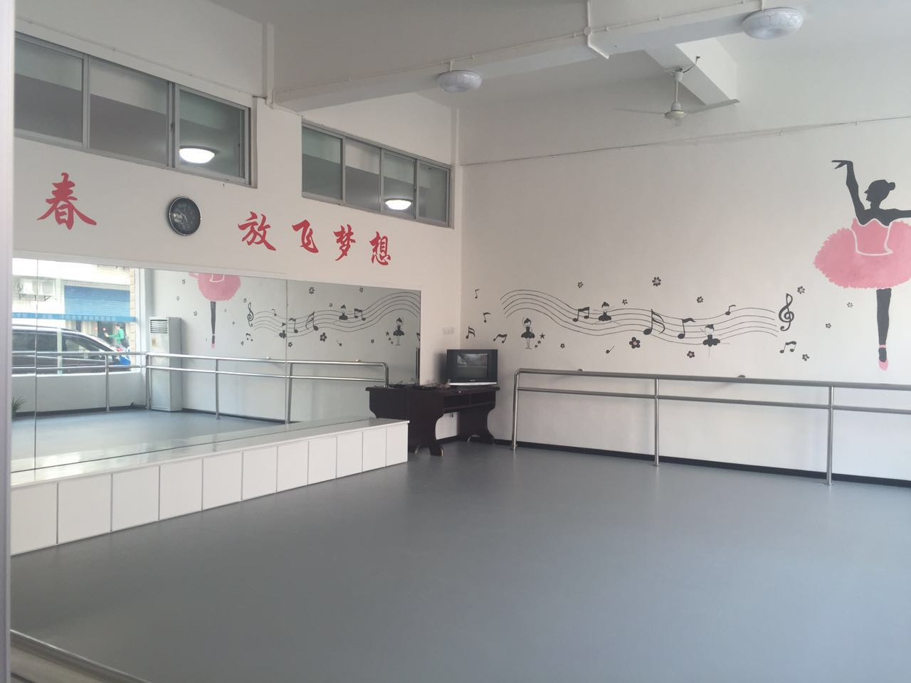 莆田學(xué)院PVC舞臺地膠鋪設(shè)案例