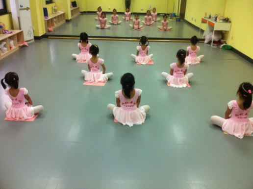 國產(chǎn)舞蹈地膠成功案例之-北京雨虹舞蹈工作室