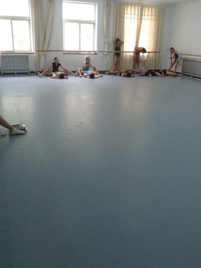 舞蹈地膠成功案例山東青島上海戲劇學(xué)院藝術(shù)學(xué)校