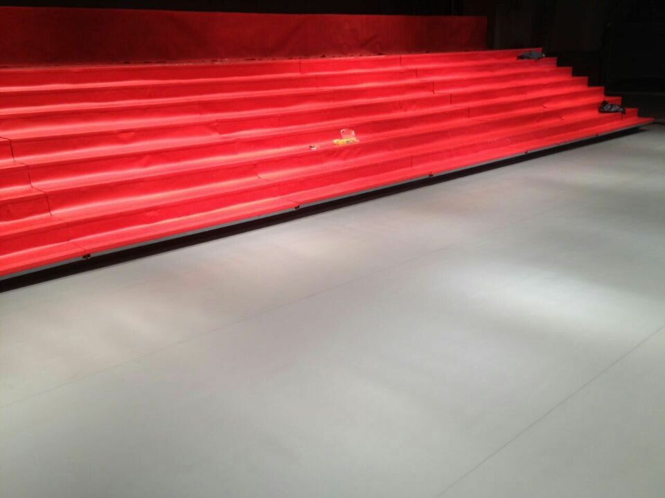 舞臺(tái)地膠--山東濟(jì)寧鄒城鮑店煤礦職工俱樂(lè)部成功案例