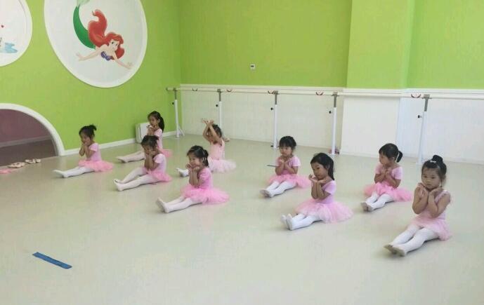 舞蹈地膠--重慶市江北區(qū)袁老師舞蹈培訓(xùn)班成功案例