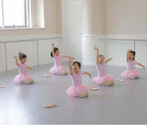 舞蹈地膠-甘肅蘭州羅晶舞蹈培訓(xùn)班成功案例
